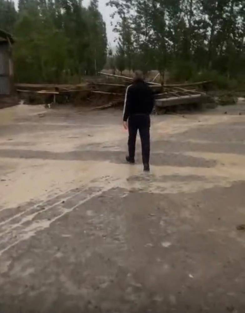Sivas’ta sel paniği! Şiddetli yağış sonrası köyü su bastı 1
