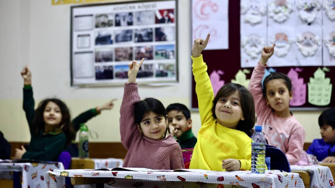 Ara tatil kalkıyor mu? Bakan Tekin canlı yayında açıkladı 9