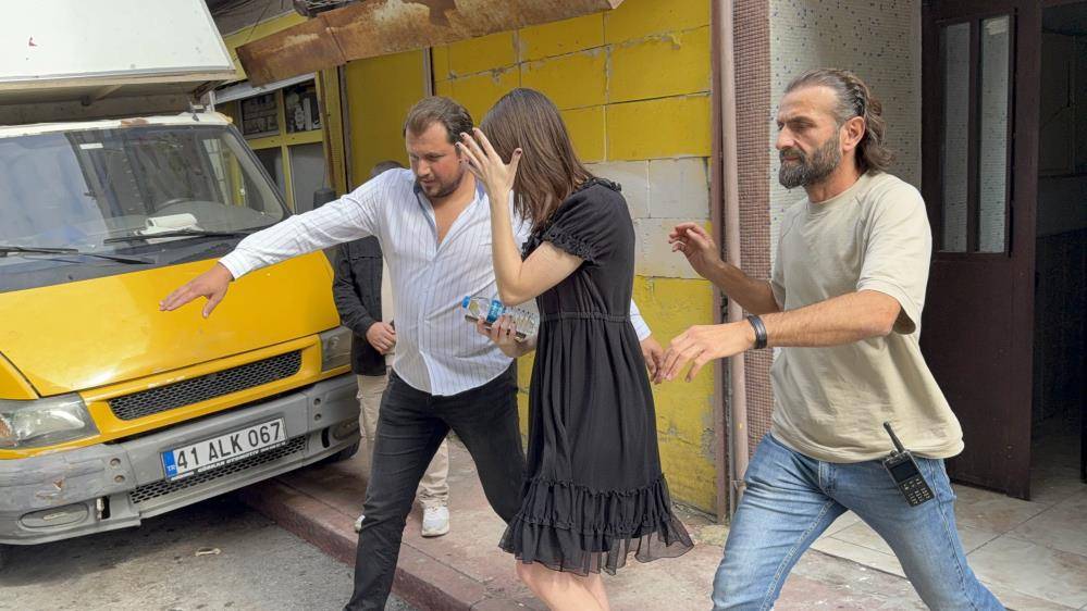Samsun’da nefes kesen anlar! Çatıdaki kadın için zamanla yarıştılar 2