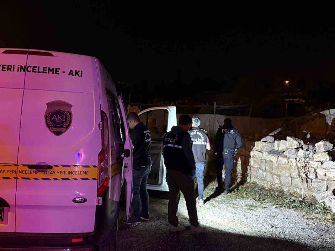Kardeşiyle tartıştı, bıçaklar çekildi! 3