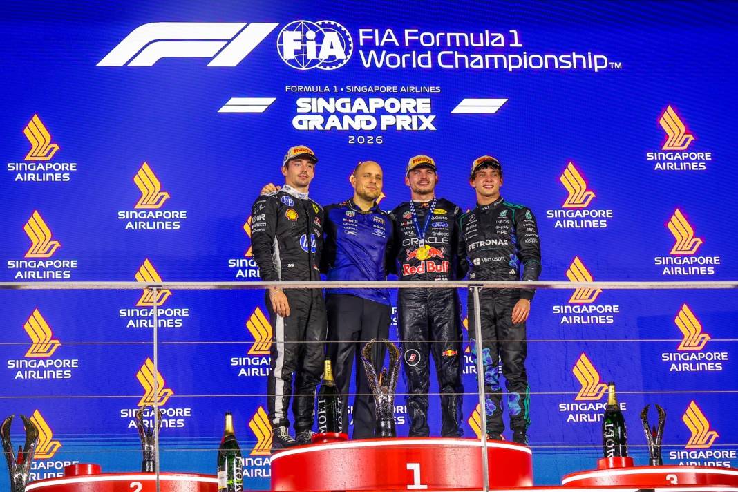 Uçan Hollandalı iş başında! F1'de Singapur'da kazanan Max Verstappen... 3