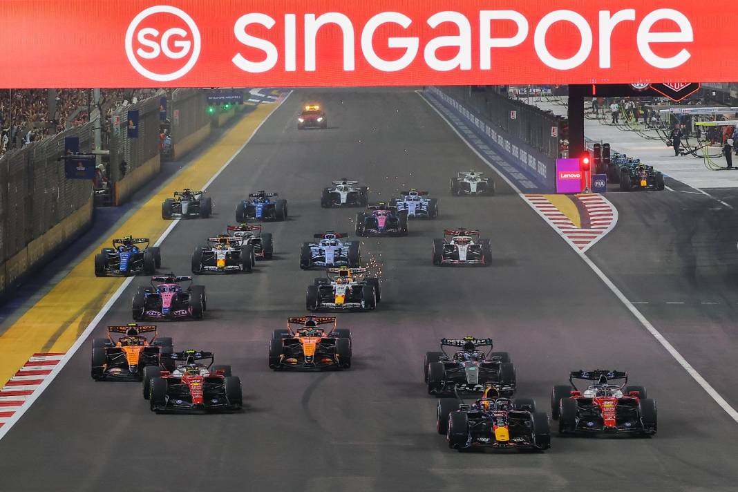 Uçan Hollandalı iş başında! F1'de Singapur'da kazanan Max Verstappen... 4