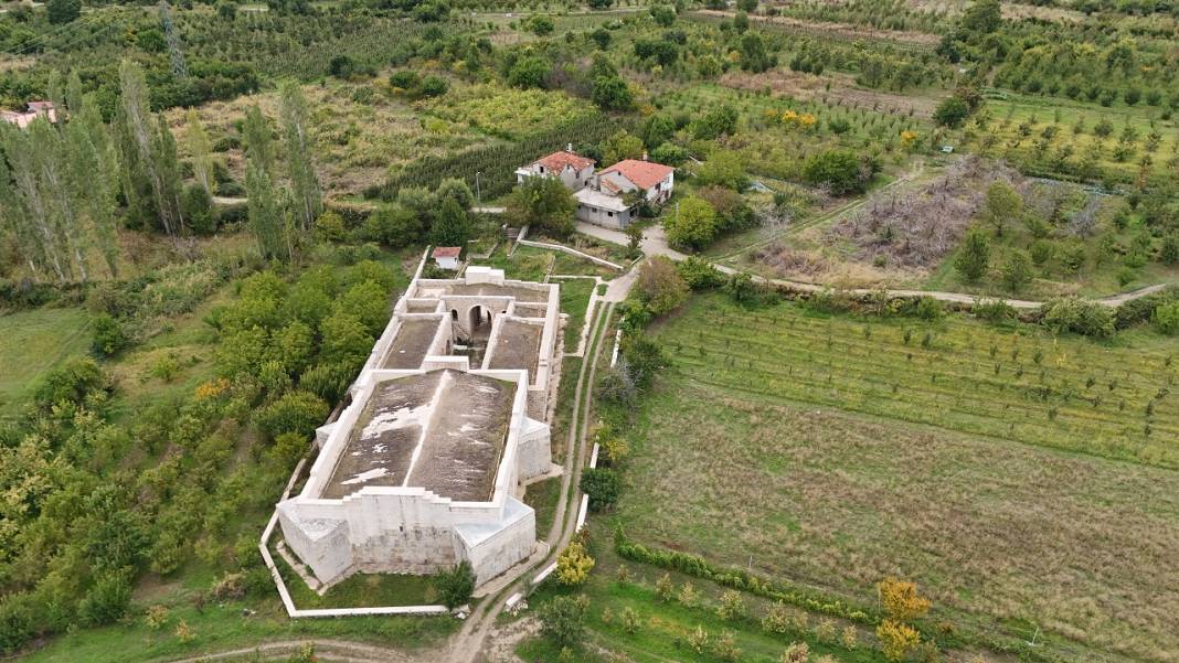 Konya’ya uzanan 800 yıllık tarih havadan görüntülendi! İşte o kervansaray 6