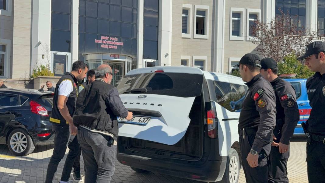 Karı-kocayı vahşice öldürdü! 5