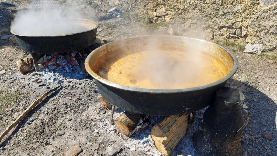 Toroslar’da kaynıyor: Keçiboynuzu pekmezi ve Bozkır tahini şifa için buluşuyor 4