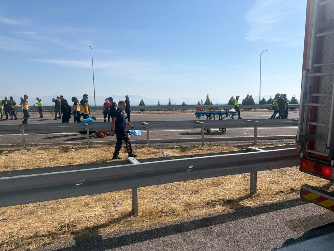 Son dakika! Manisa'da yolcu otobüsü ve TIR çarpıştı: Çok sayıda ölü var 5