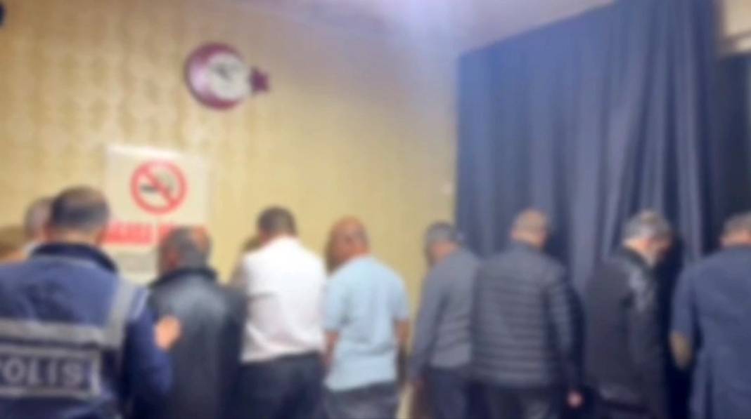 Konya'da polisler iş yerini bastı! Kumar oynayan 22 kişi rekor ceza aldı 4