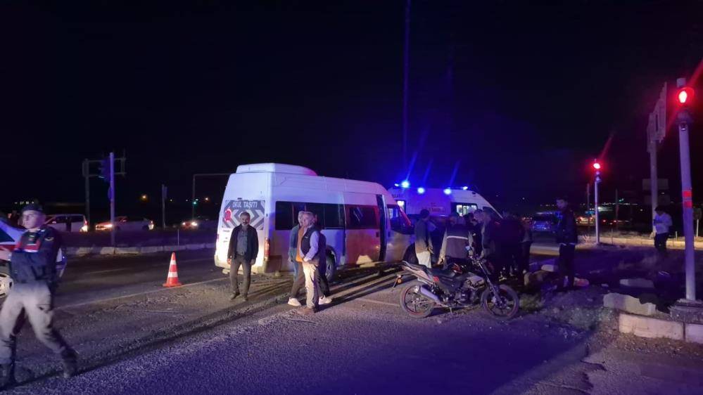 Araçlar birbirine girdi, 12 yaralı ise can çekişti! 4