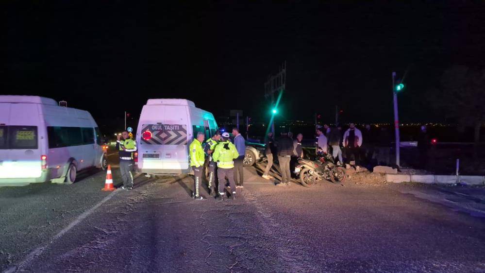 Araçlar birbirine girdi, 12 yaralı ise can çekişti! 1