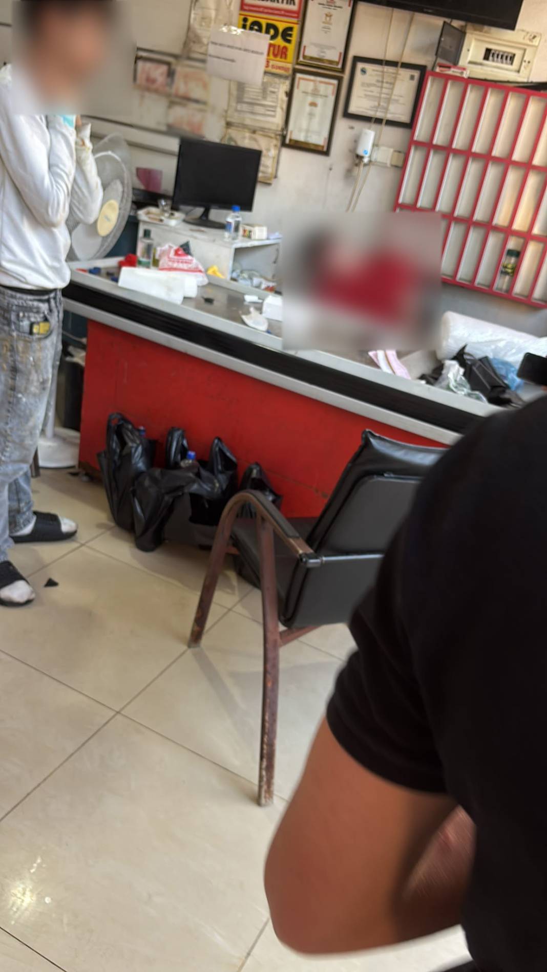 Ailesinin iş yerinde kasada otururken başından vuruldu! 5