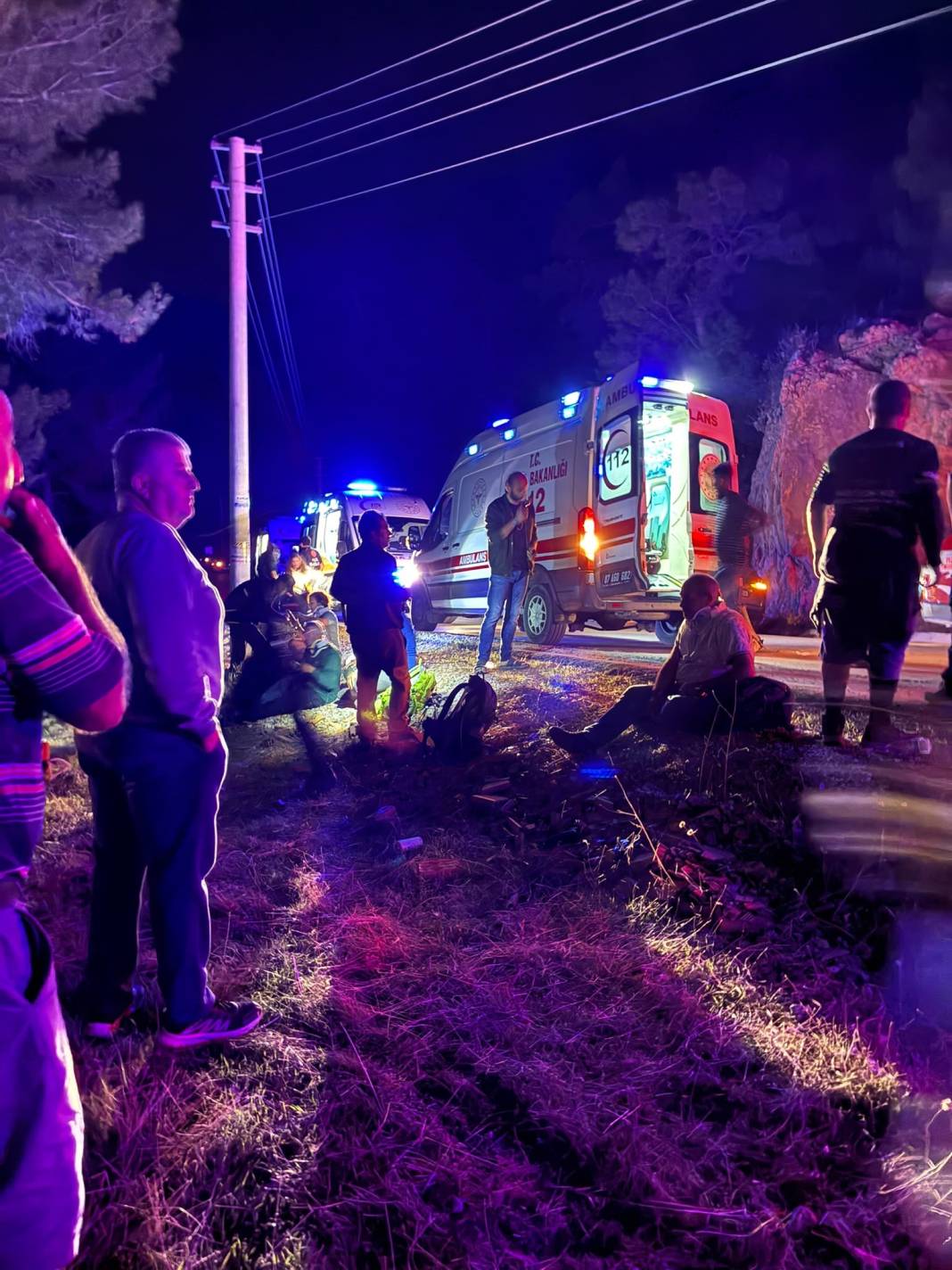 Tur minibüsü şarampole devrildi! Yaralı çok 5