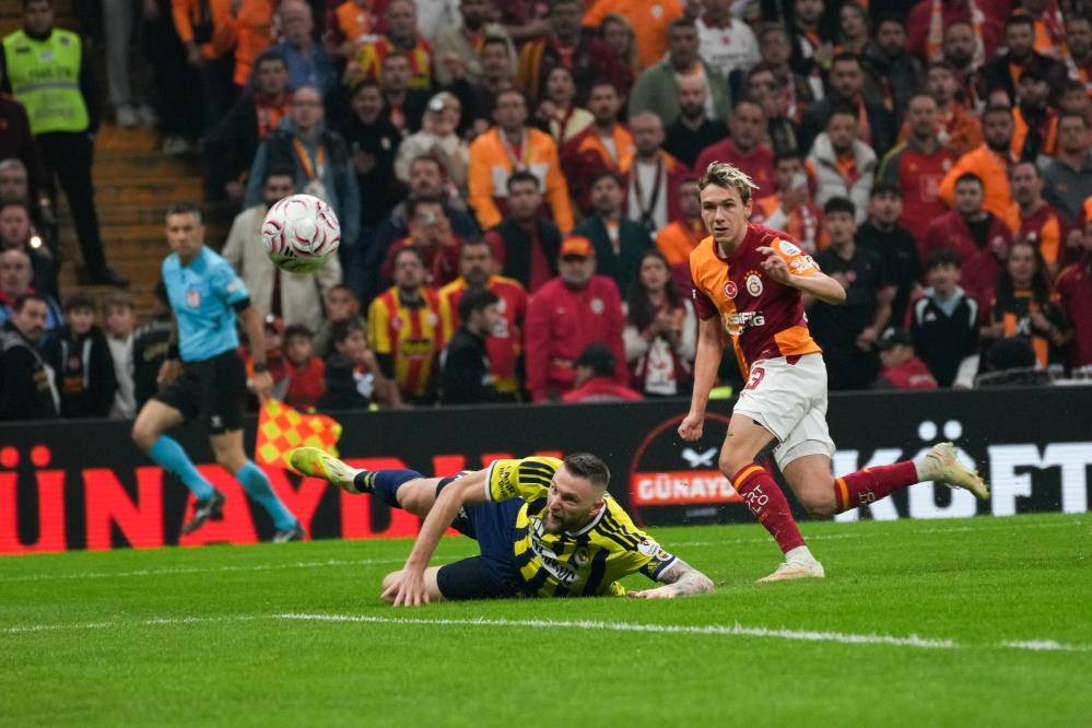 Galatasaray-Fenerbahçe derbisinden çok 'özel' kareler... 8