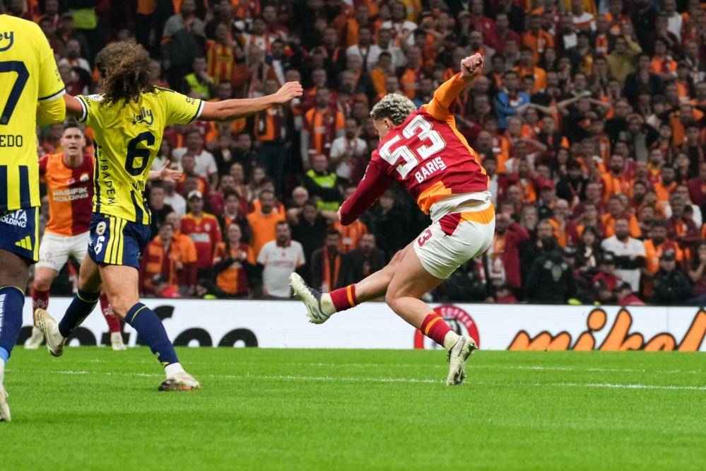 Galatasaray-Fenerbahçe derbisinden çok 'özel' kareler... 7