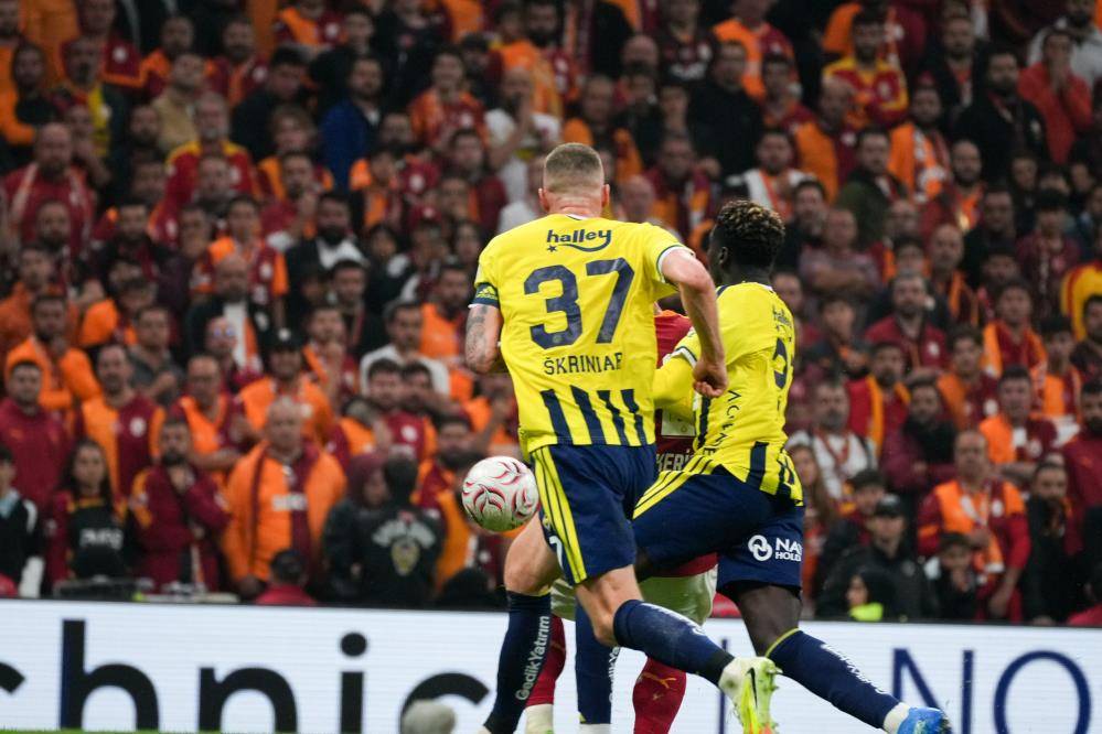 Galatasaray-Fenerbahçe derbisinden çok 'özel' kareler... 5