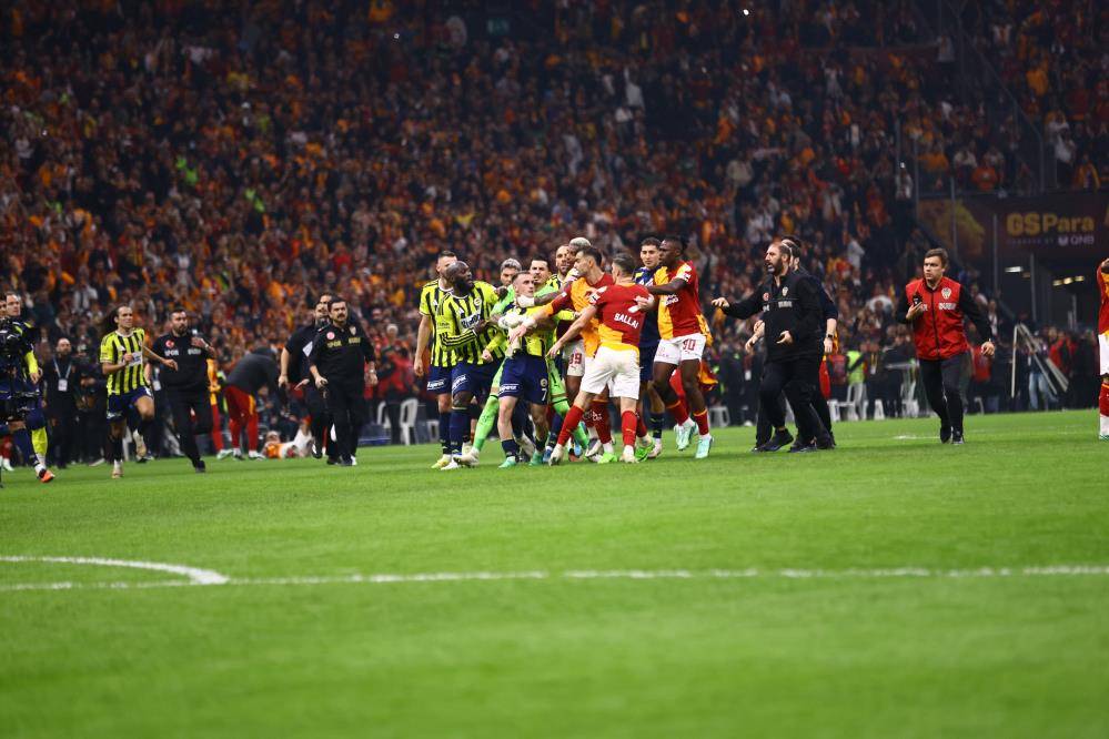 Galatasaray-Fenerbahçe derbisinden sonra ortalık karıştı! 8
