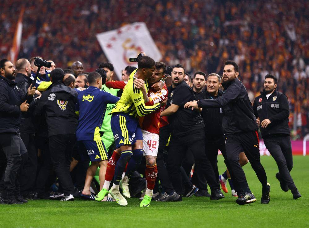 Galatasaray-Fenerbahçe derbisinden sonra ortalık karıştı! 3