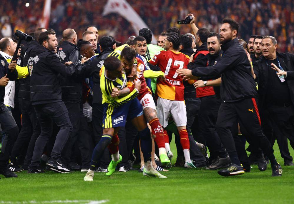 Galatasaray-Fenerbahçe derbisinden sonra ortalık karıştı! 2