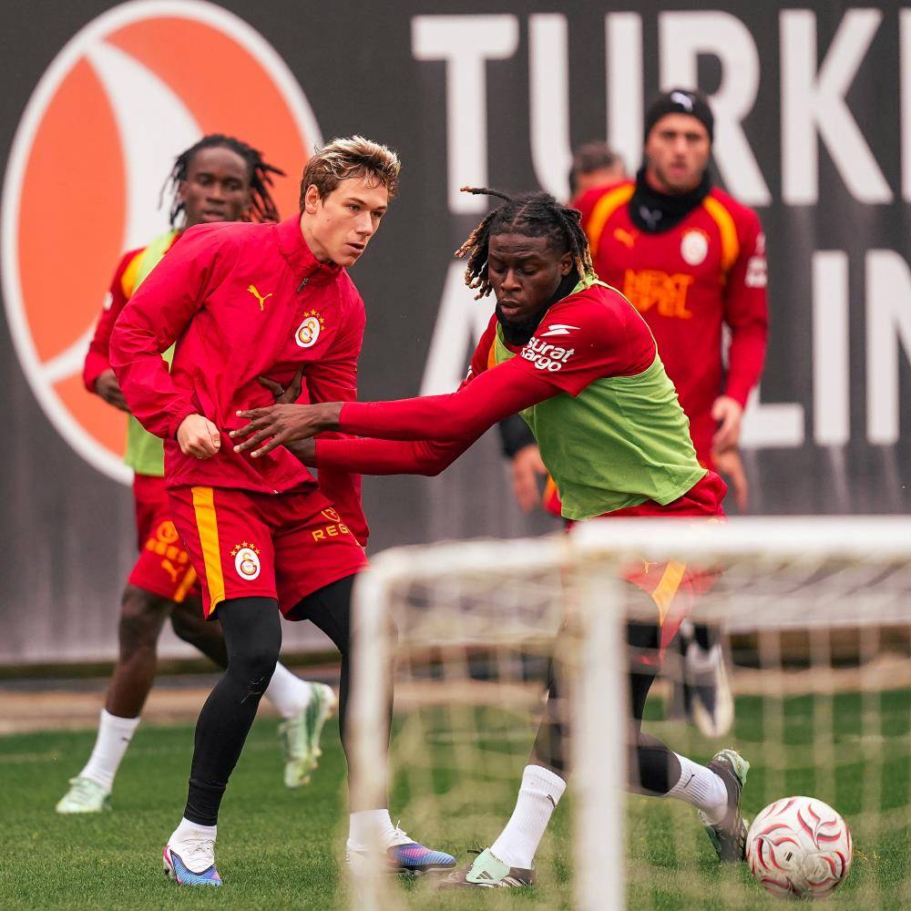 Okan Buruk yönetiminde Galatasaray Konyaspor maçının hazırlıklarına başladı 3