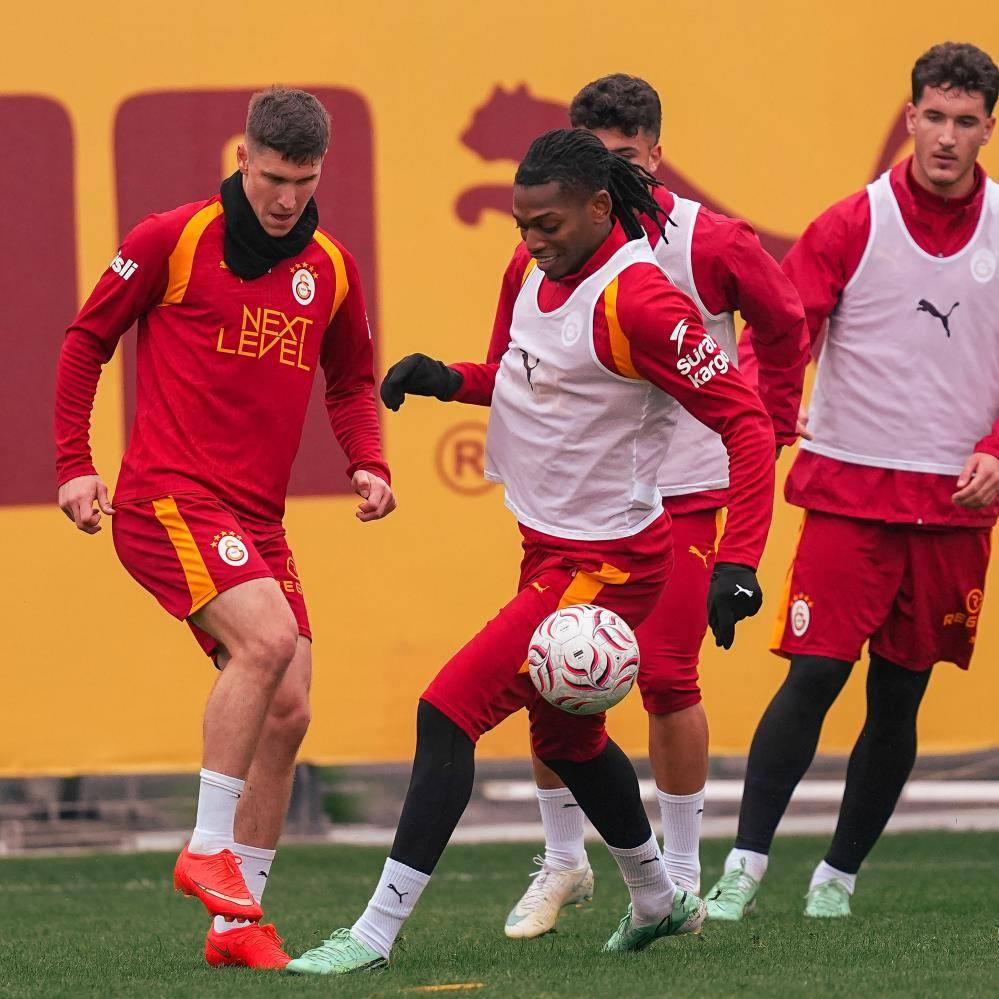 Okan Buruk yönetiminde Galatasaray Konyaspor maçının hazırlıklarına başladı 1