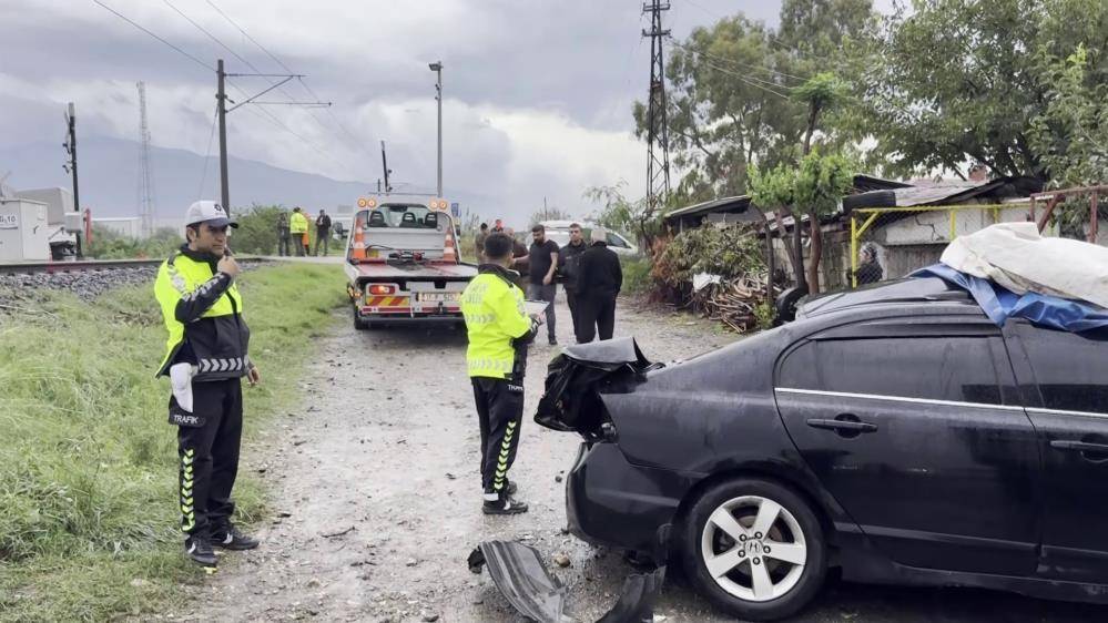 Tren otomobili biçti geçti! Acı ölüm... 3