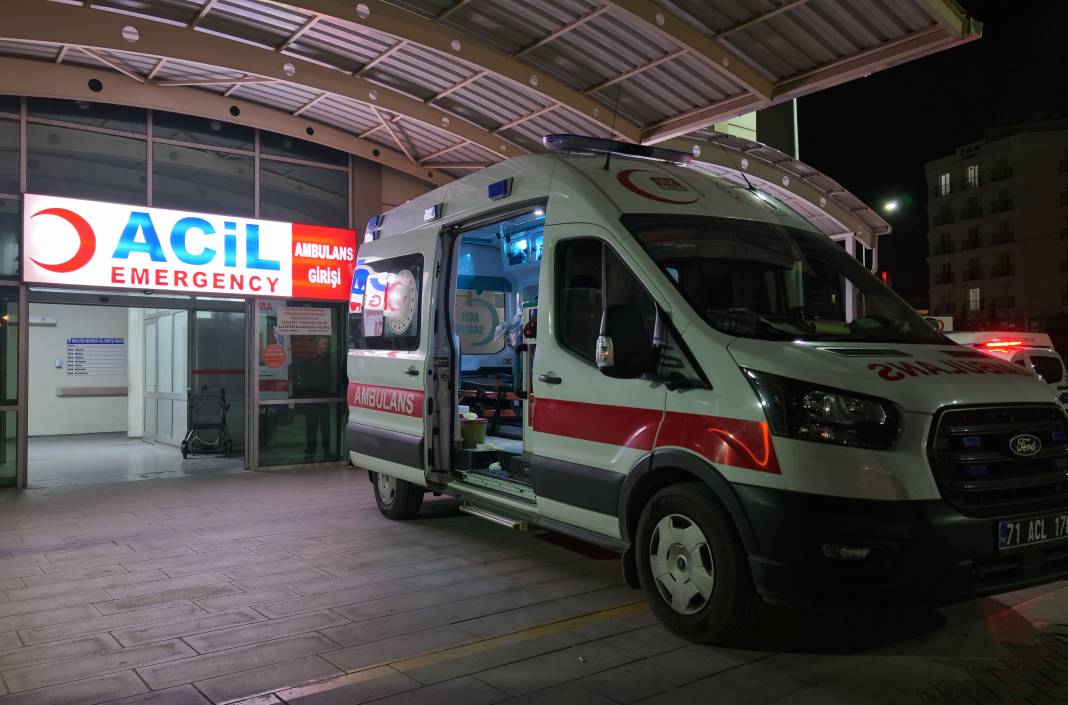 Yemek sofrasında evlat dehşeti: Babasını bıçakla öldürdü 4