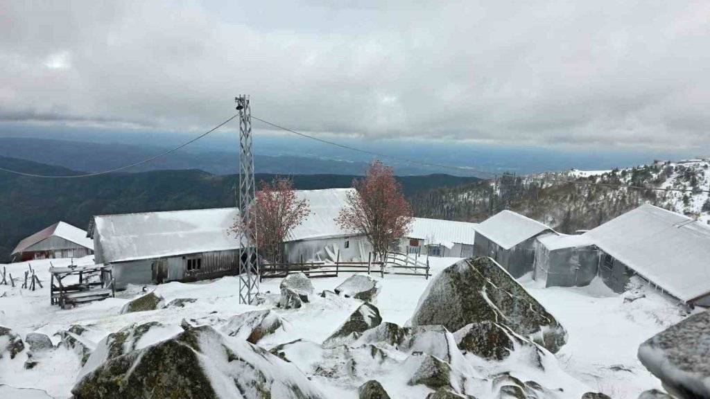 Düzce’nin yaylaları beyaza büründü 2