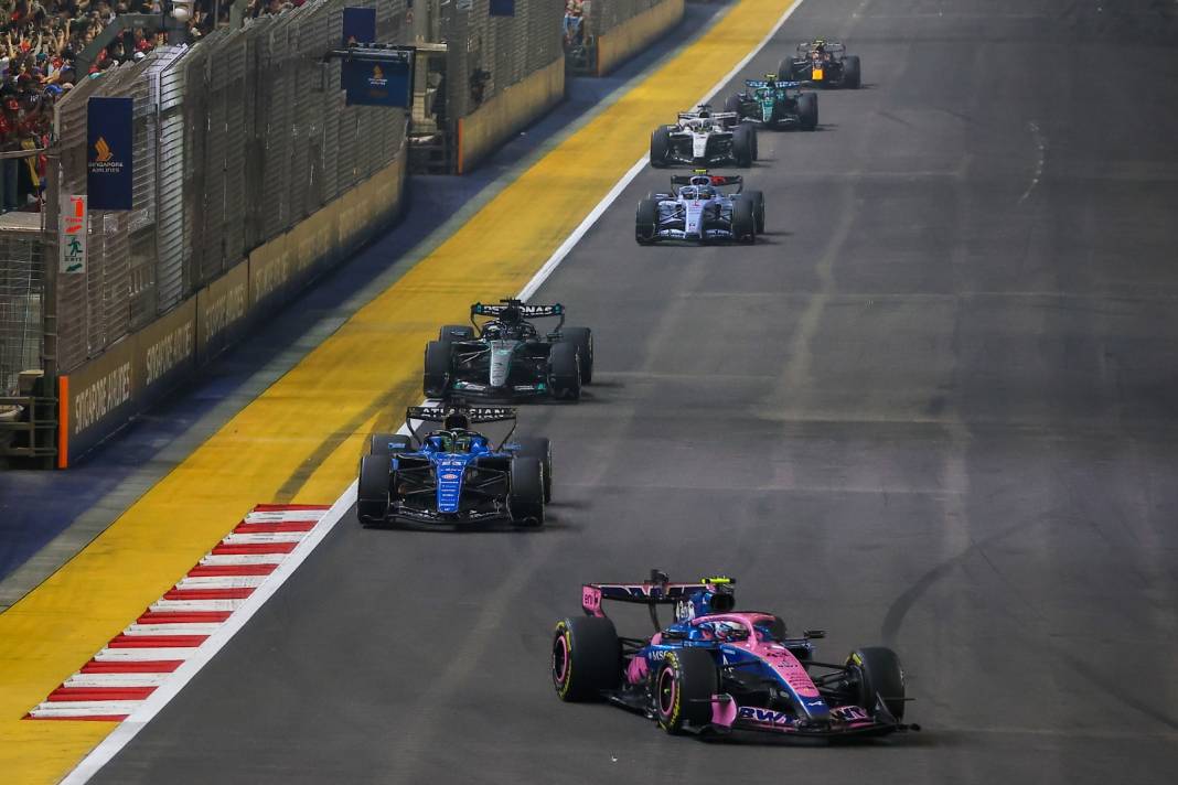 Uçan Hollandalı iş başında! F1'de Singapur'da kazanan Max Verstappen... 6