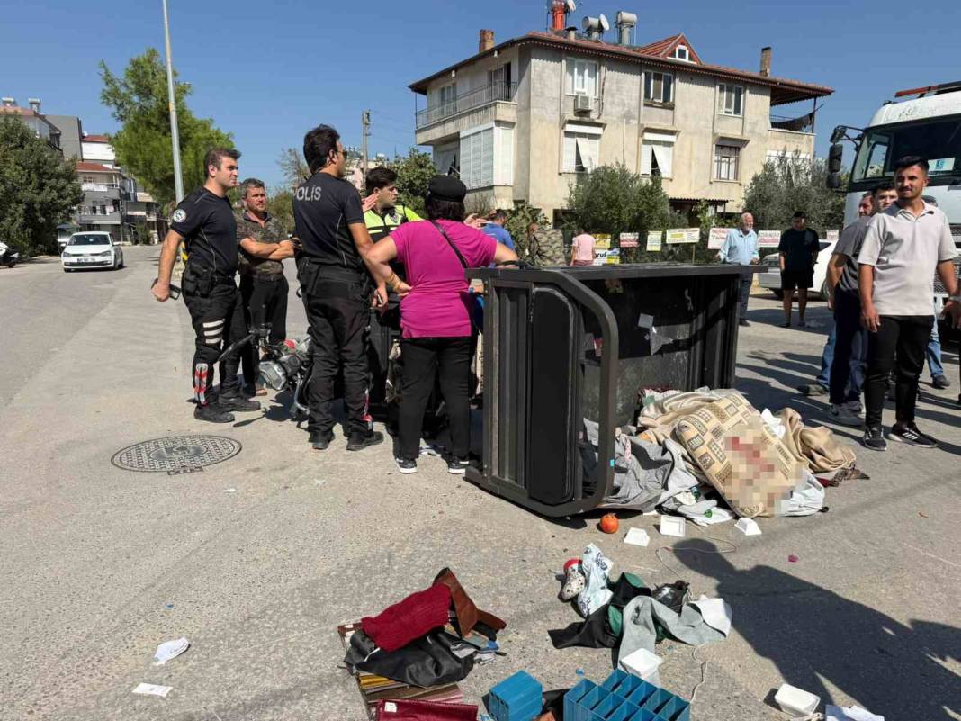 Antalya’da otomobil ile üç tekerlekli bisiklet çarpıştı: 2 yaralı 1