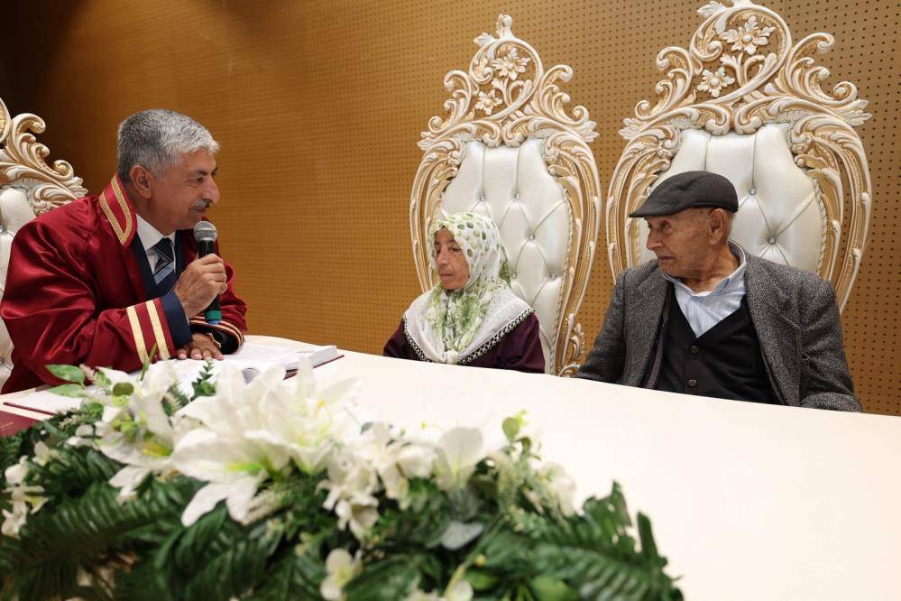 Kocaeli’de görenleri şaşırtan nikah! 86 ve 72 yaşında “evet” dediler 1