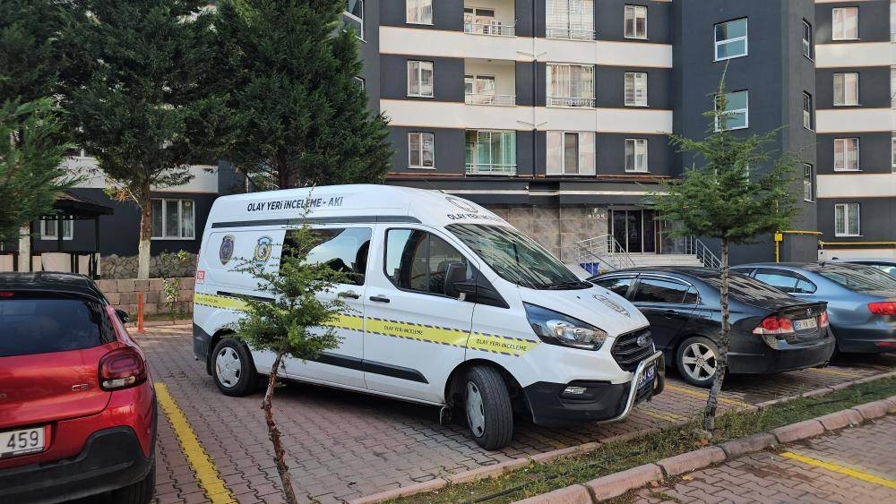 Evde korku dolu anlar! Karı koca birbirini bıçakladı 2