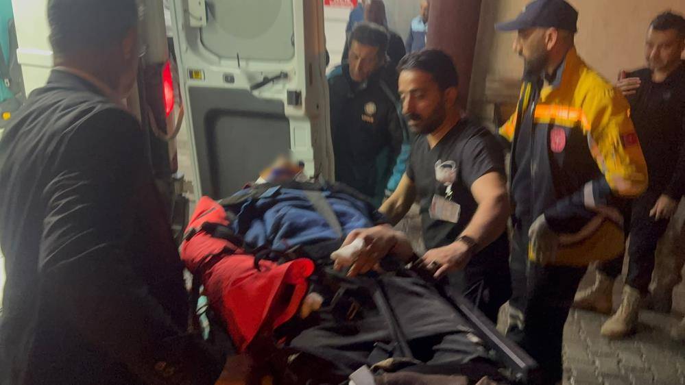 Hakkari’de minibüs faciası! 20 kişi yaralandı 4