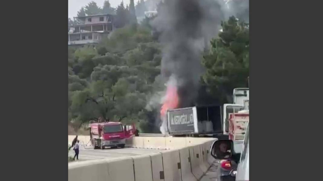 Seyir halindeki tırda yangın paniği 4