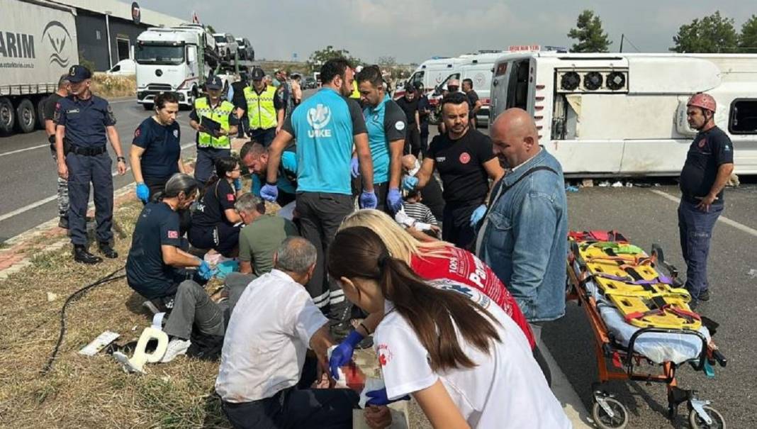 Yolcu midibüsü devrildi! Valilikten bilanço açıklaması 2