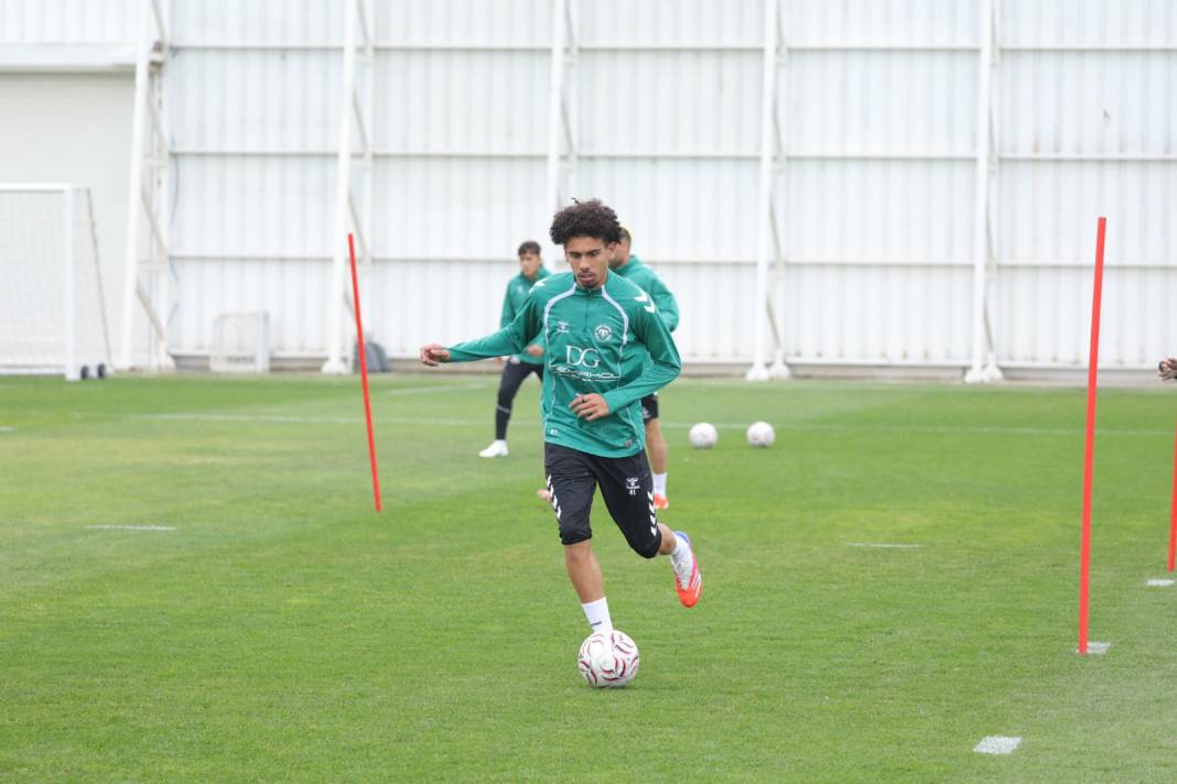 İlhan Palut yönetimindeki Konyaspor'da Galatasaray hazırlıkları sürdü 1
