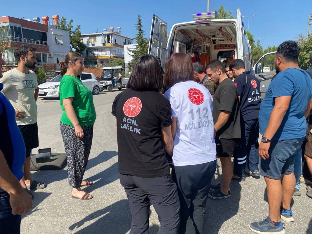 Antalya’da otomobil ile üç tekerlekli bisiklet çarpıştı: 2 yaralı 6