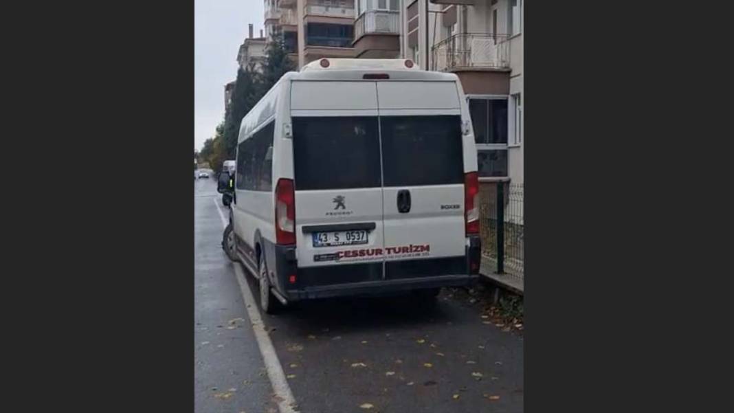 Servis şoförü polislerin dur ihtarına uymayıp, öğrencileri araçta bırakıp kaçtı 2