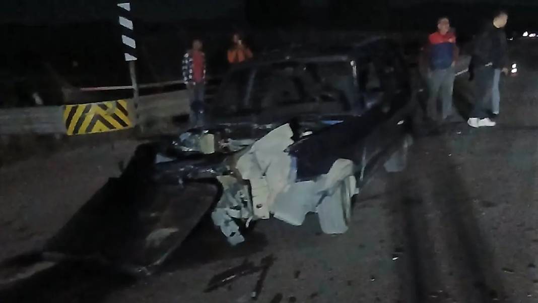 Konya’da köprü üzerinde kaza! 3 kişi yaralandı 3