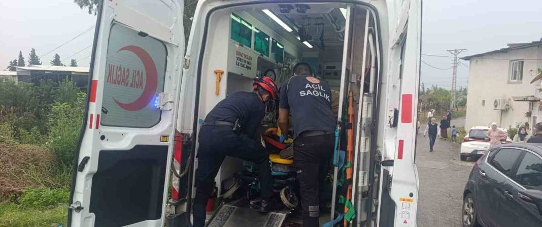 Trenin çarptığı otomobilde can pazarı! Yaralılar araçta kaldı 3