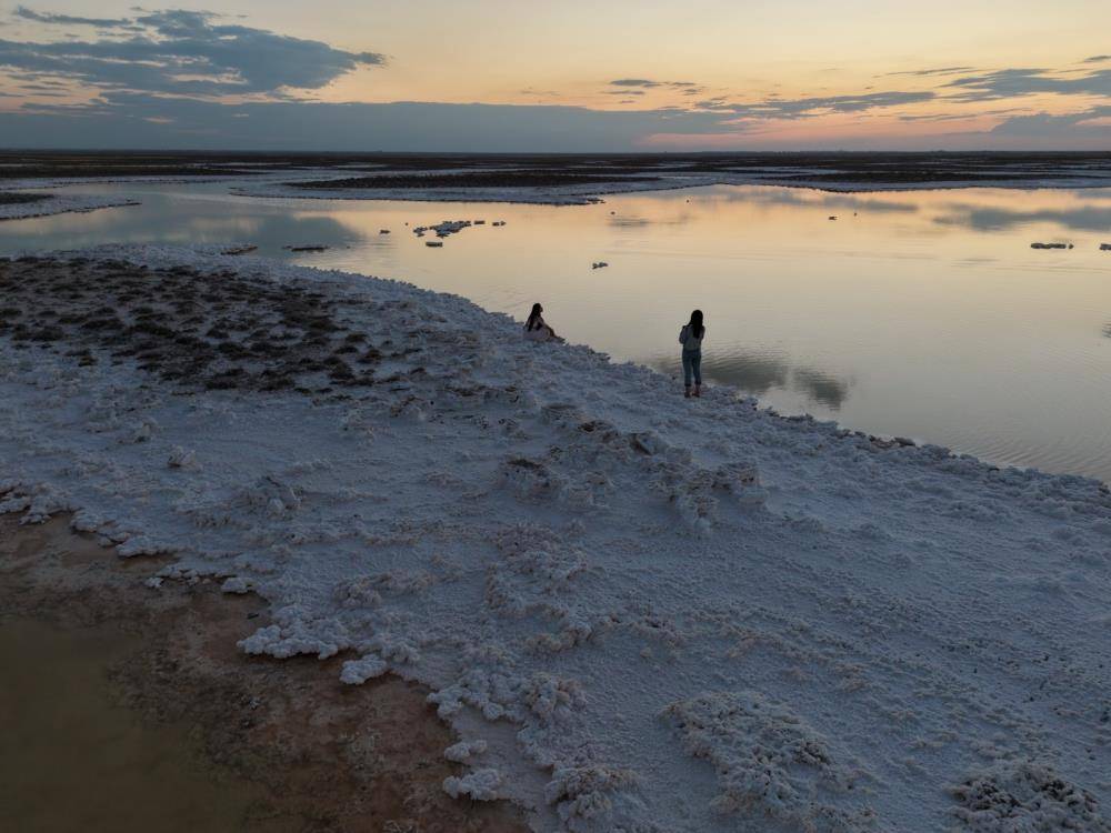Tuz Gölü’nde şaşırtan manzara! Ziyaretçiler fotoğraf çekmek için geliyor 6