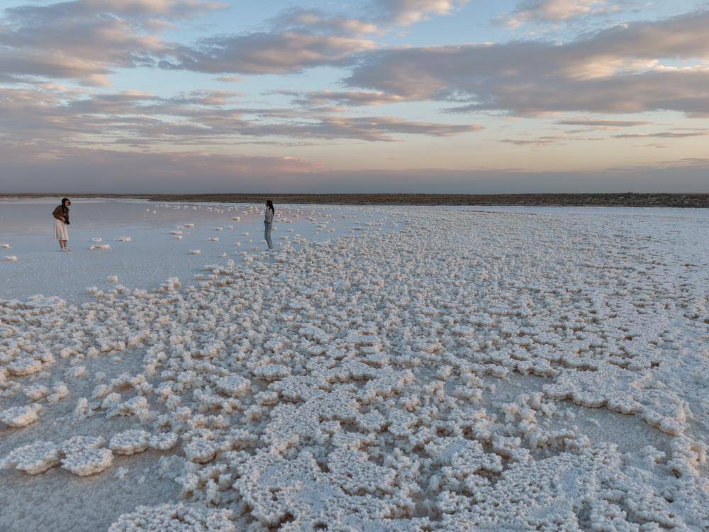 Tuz Gölü’nde şaşırtan manzara! Ziyaretçiler fotoğraf çekmek için geliyor 8