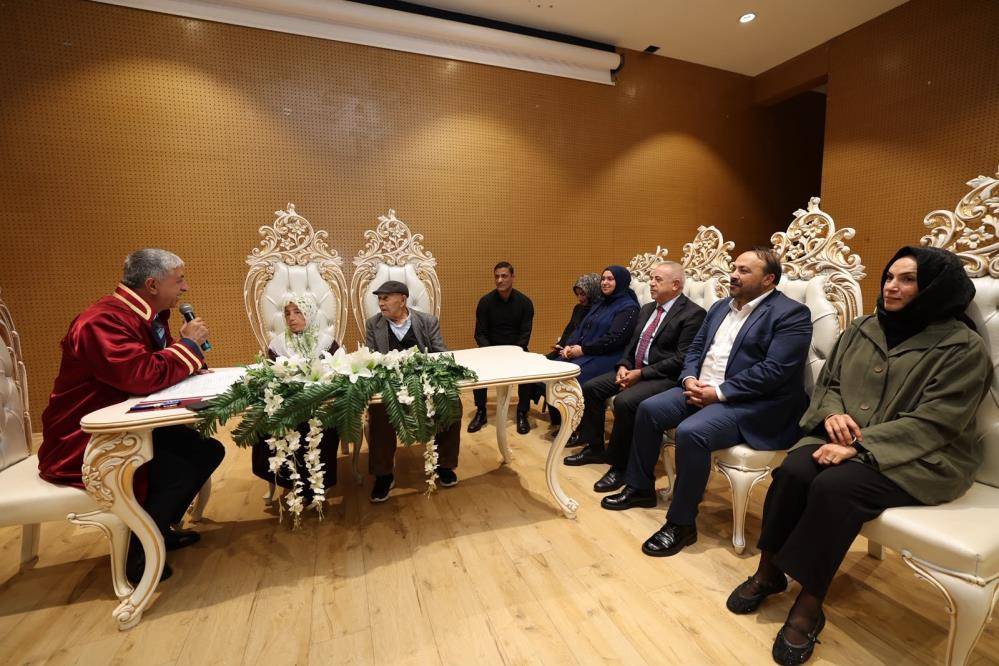 Kocaeli’de görenleri şaşırtan nikah! 86 ve 72 yaşında “evet” dediler 2
