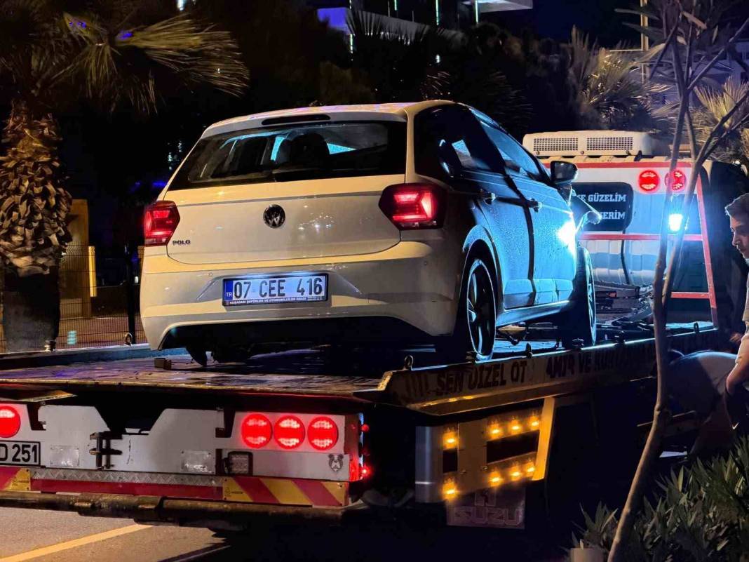 Alanya’da feci kaza! Otomobil takla attı 5