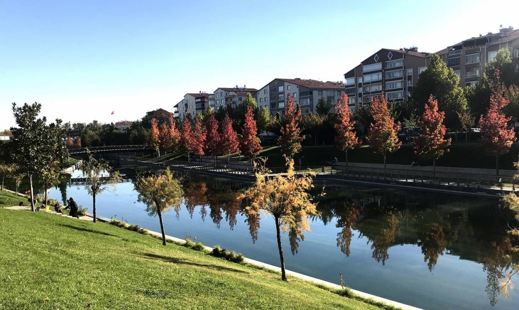 Kırşehir'de park ve bahçelerde sonbahar güzelliği yaşanıyor 2