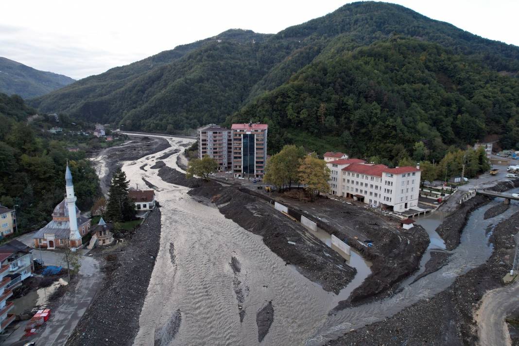 Bozkurt'ta yağışın ardından binaların bodrum katlarına dolan su tahliye edildi 10