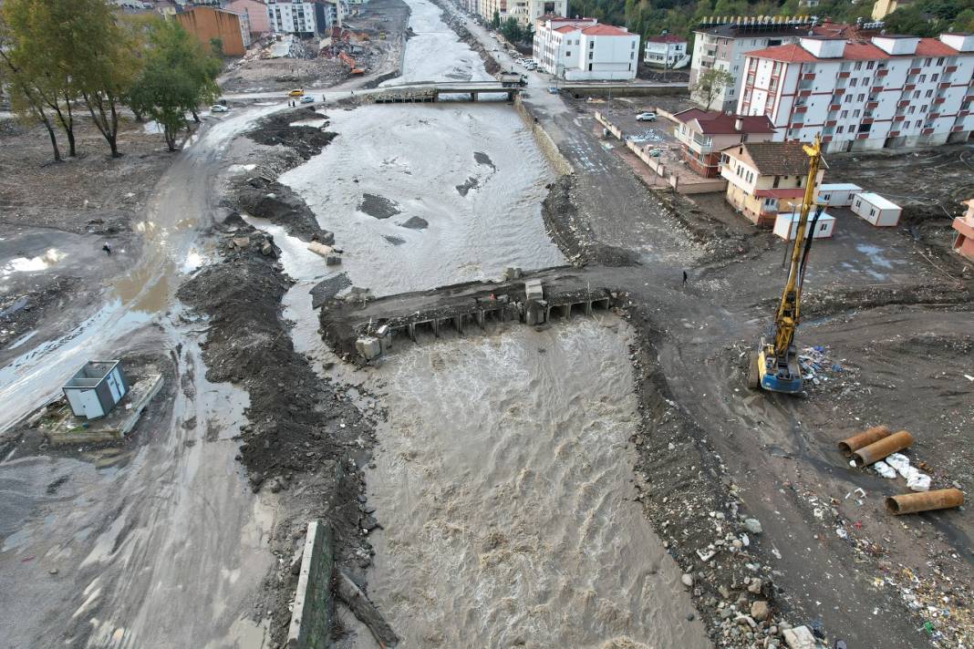 Bozkurt'ta yağışın ardından binaların bodrum katlarına dolan su tahliye edildi 4