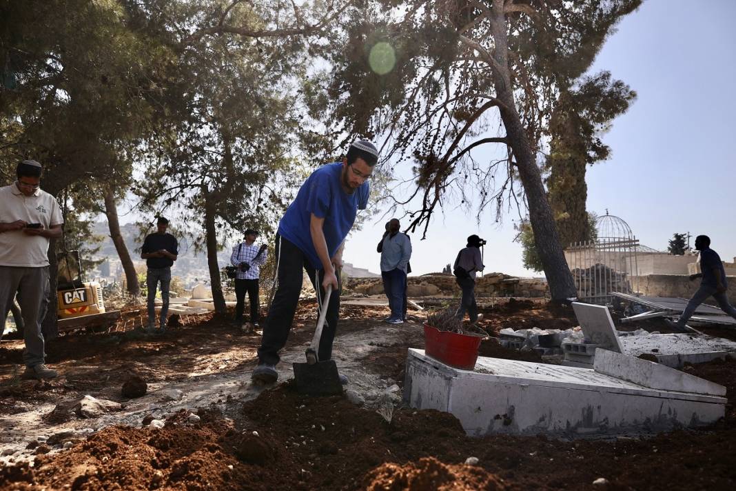 İsrail Kudüs’teki Müslüman mezarlığında park yapım çalışmasına başladı 3