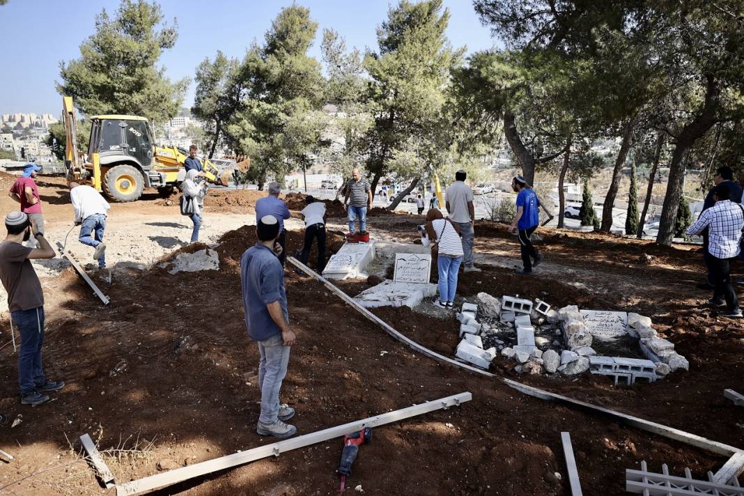 İsrail Kudüs’teki Müslüman mezarlığında park yapım çalışmasına başladı 4