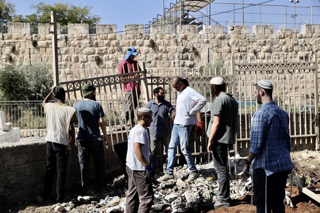 İsrail Kudüs’teki Müslüman mezarlığında park yapım çalışmasına başladı 7