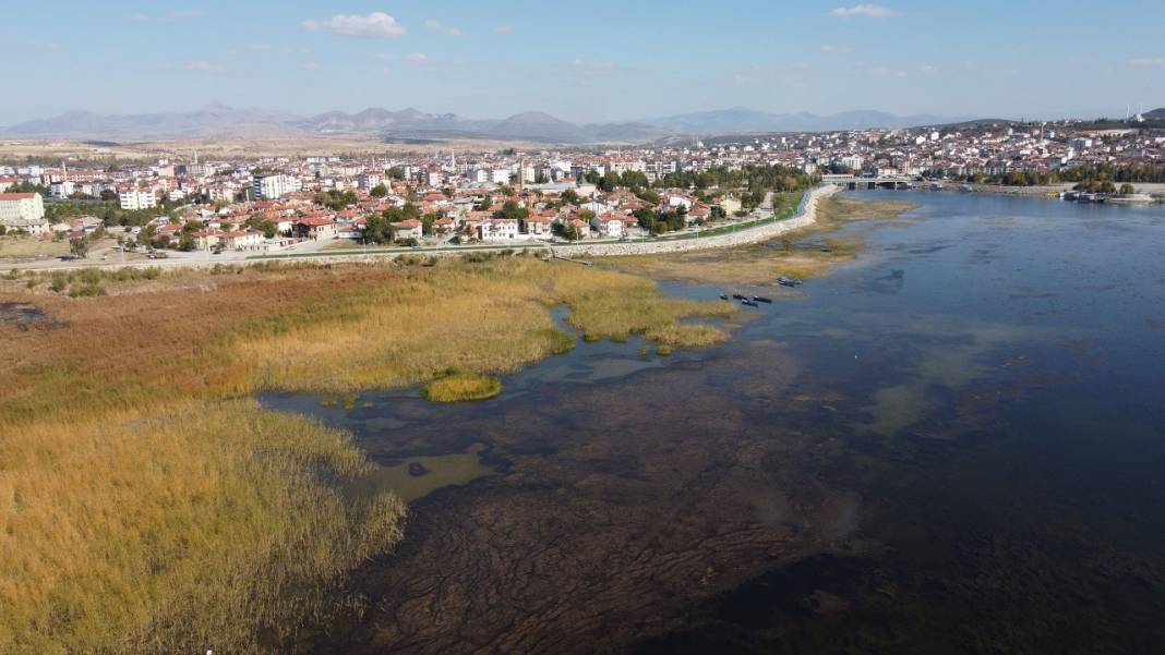 Suyu aşırı çekilen Beyşehir Gölü, kış yağışlarını bekliyor 13