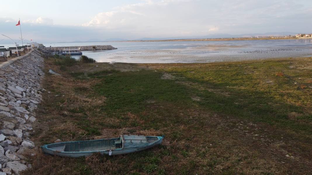 Suyu aşırı çekilen Beyşehir Gölü, kış yağışlarını bekliyor 7